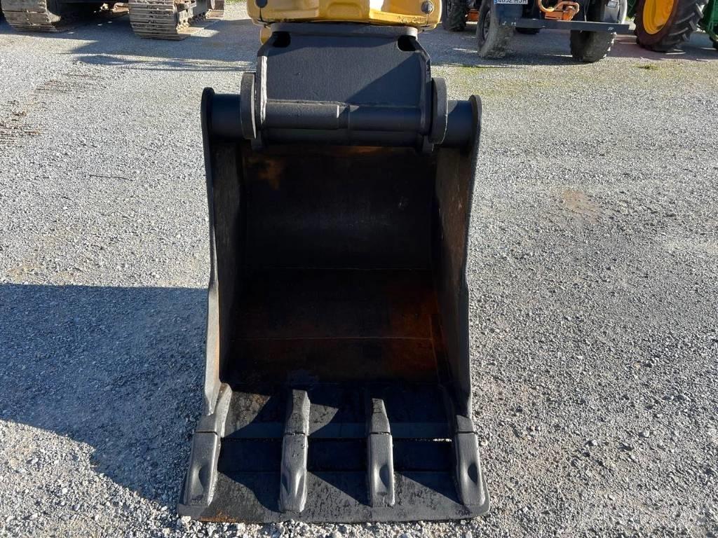 CAT M 318 F حفارات بعجل