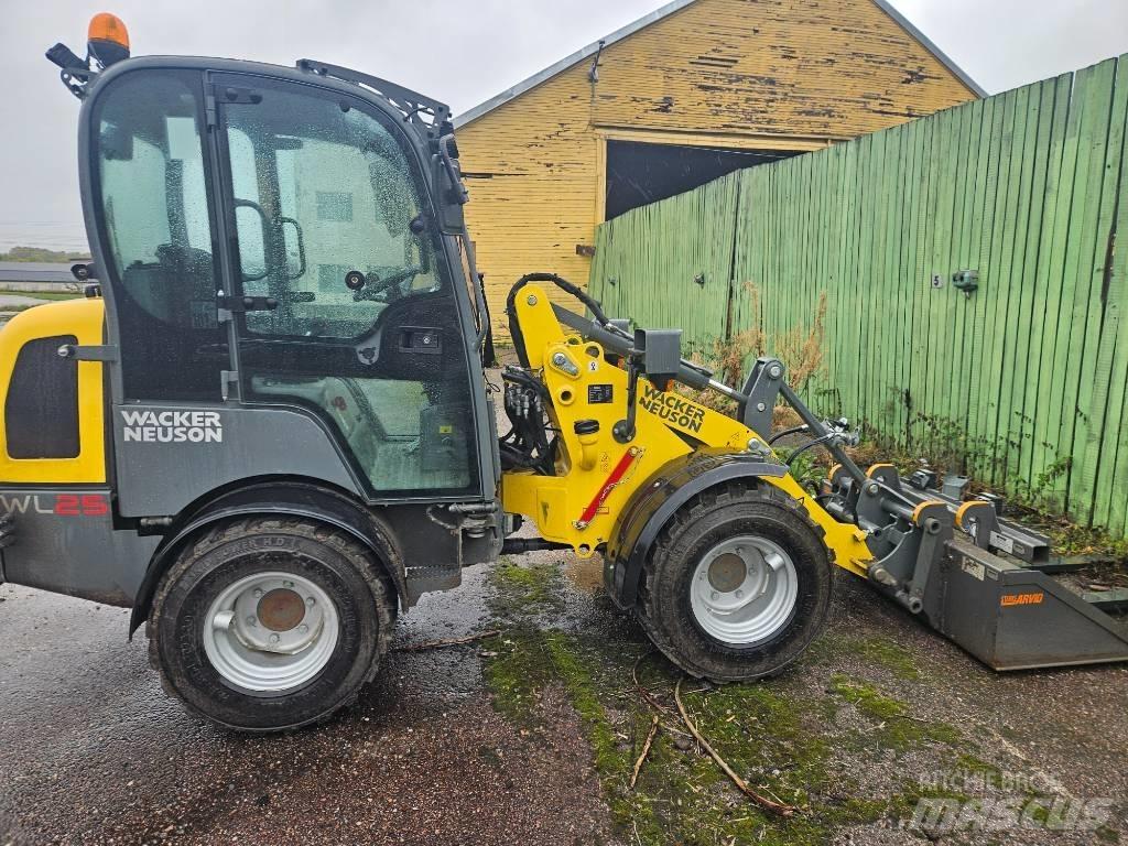 Wacker Neuson WL 25 لوادر بعجل