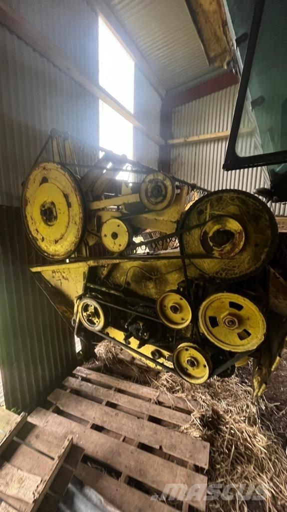 New Holland 8050 حصادات