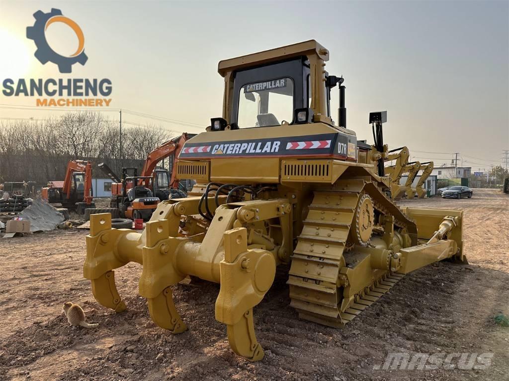 CAT D7R بلدوزرات مجنزرة