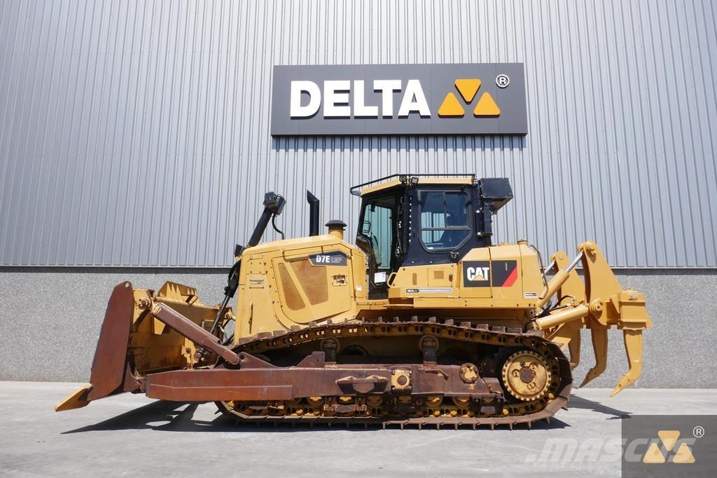 CAT D7E LGP بلدوزرات مجنزرة