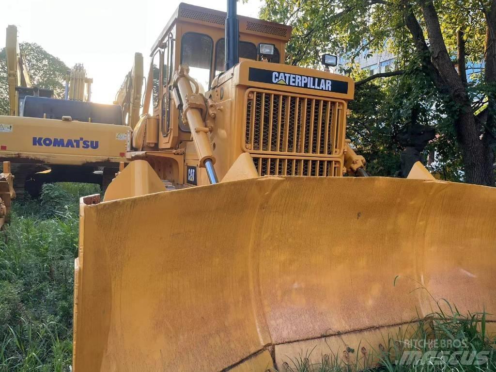 CAT D 7 G بلدوزرات مجنزرة