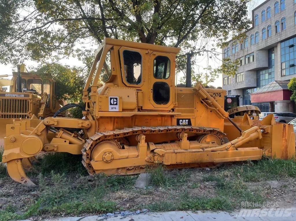 CAT D 7 G بلدوزرات مجنزرة