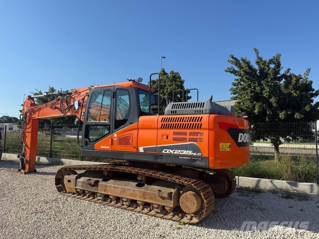 Doosan DX 235 NLC-5 حفارات زحافة