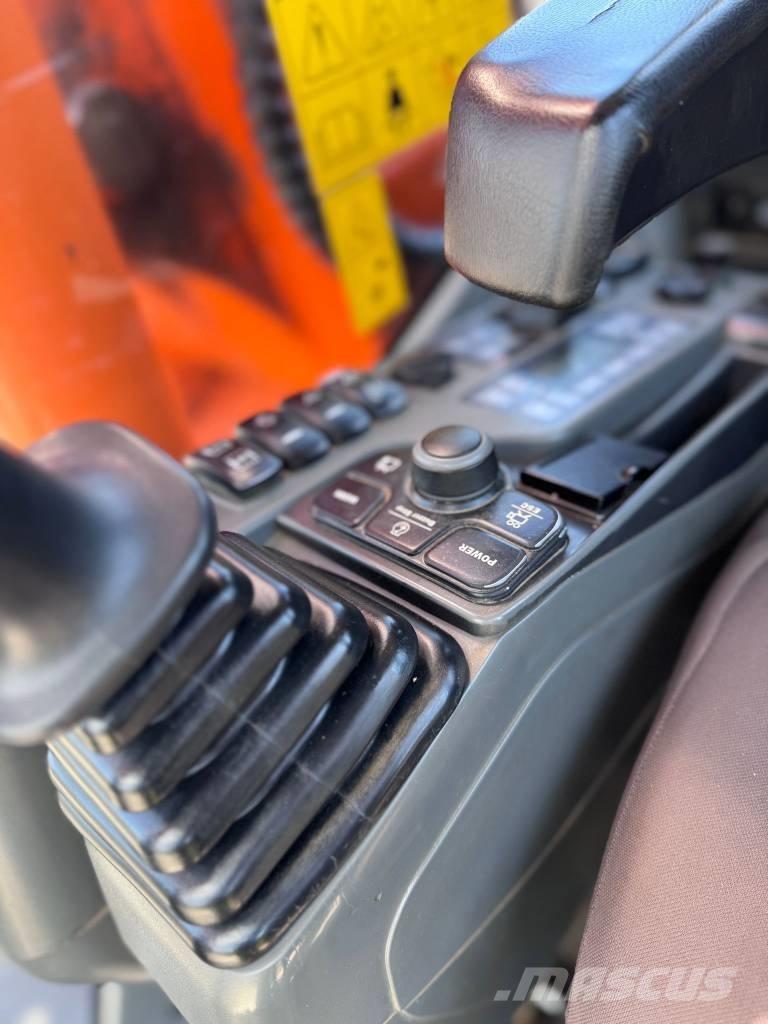 Doosan DX 140 W-3 حفارات بعجل