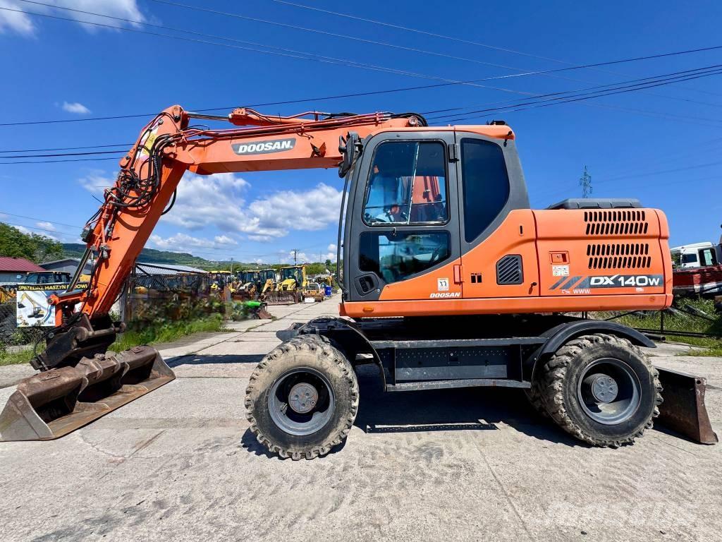 Doosan DX 140 W-3 حفارات بعجل