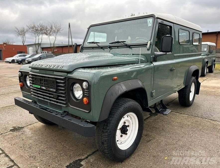 Land Rover Defender مركبات عابرة البلاد