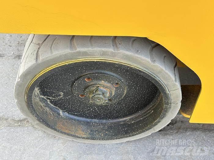 JCB S2032E رافعات مقصية الشكل