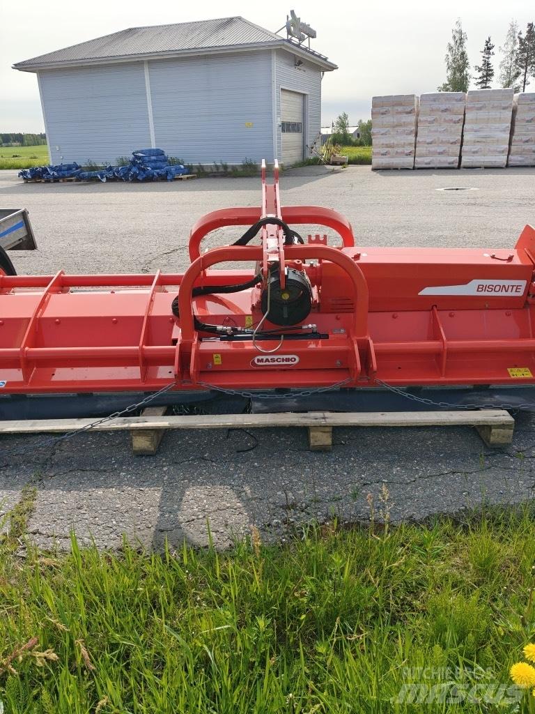 Maschio Bisonte 300 جزازات وأغطية المراعي