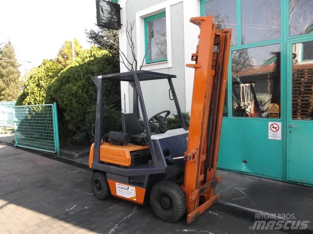 Toyota 3 FD 14 شاحنات الديزل