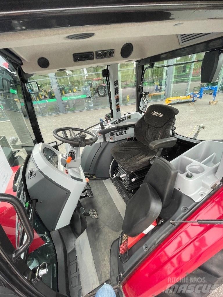 Valtra A105 الجرارات
