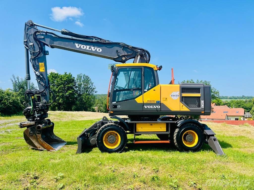 Volvo EW 220 E حفارات بعجل