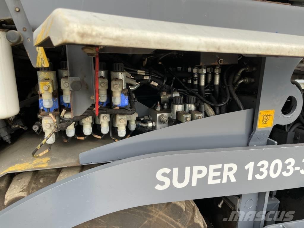 Vögele SUPER 1303-3I معدات السفلتة