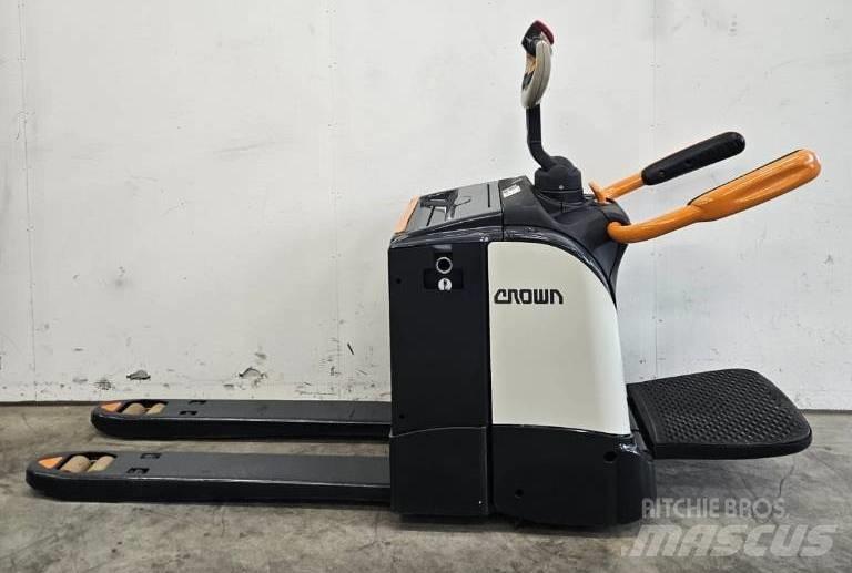 Crown WT 3040 E رافعة منخفضة المستوى ذات منصة