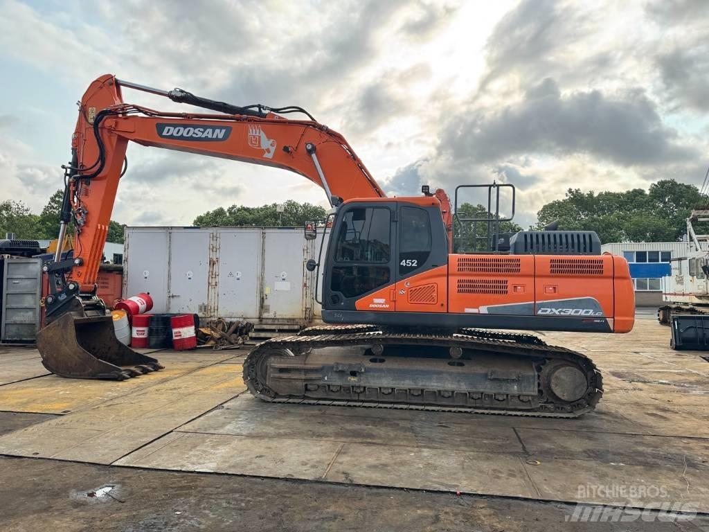 Doosan DX 300 LC-5 حفارات زحافة