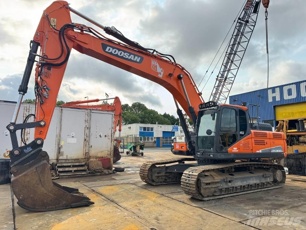 Doosan DX 300 LC-5 حفارات زحافة