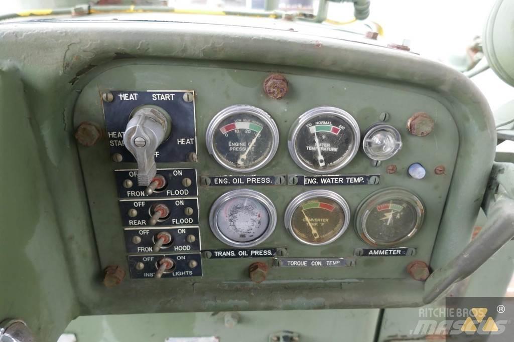 CAT D7F Ex-army بلدوزرات مجنزرة