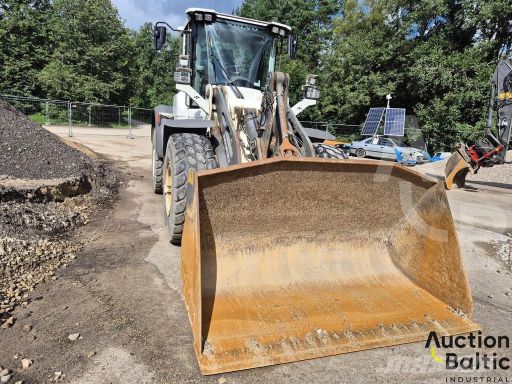 Volvo L 90 لوادر بعجل