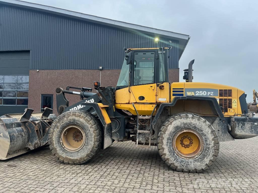 Komatsu WA 250 PZ-5 لوادر بعجل