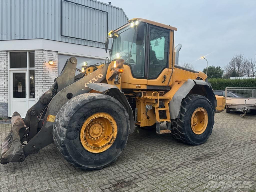 Volvo L 90 F لوادر بعجل