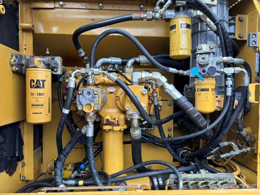CAT 325 CL حفارات زحافة
