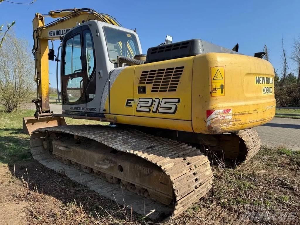 New Holland E215 حفارات زحافة
