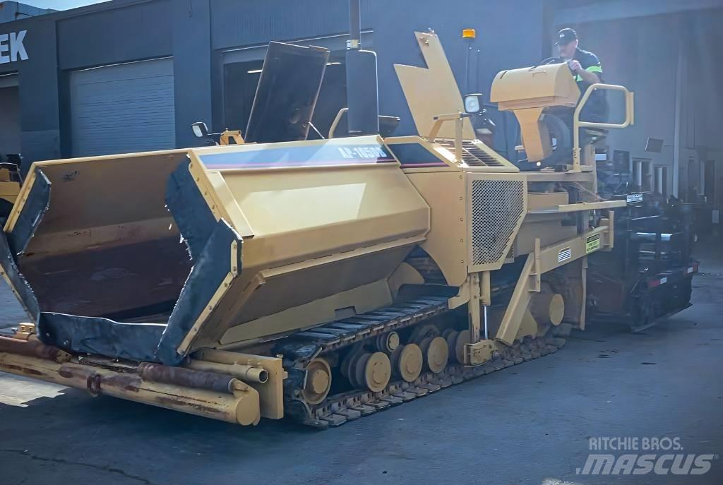 CAT AP 1050 B معدات السفلتة