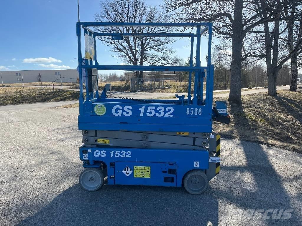 Genie GS 1532 رافعات مقصية الشكل