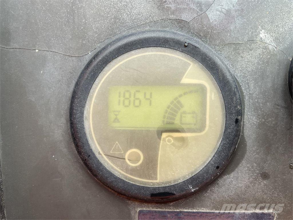 JLG 800AJ رافعات سلة مفصلية