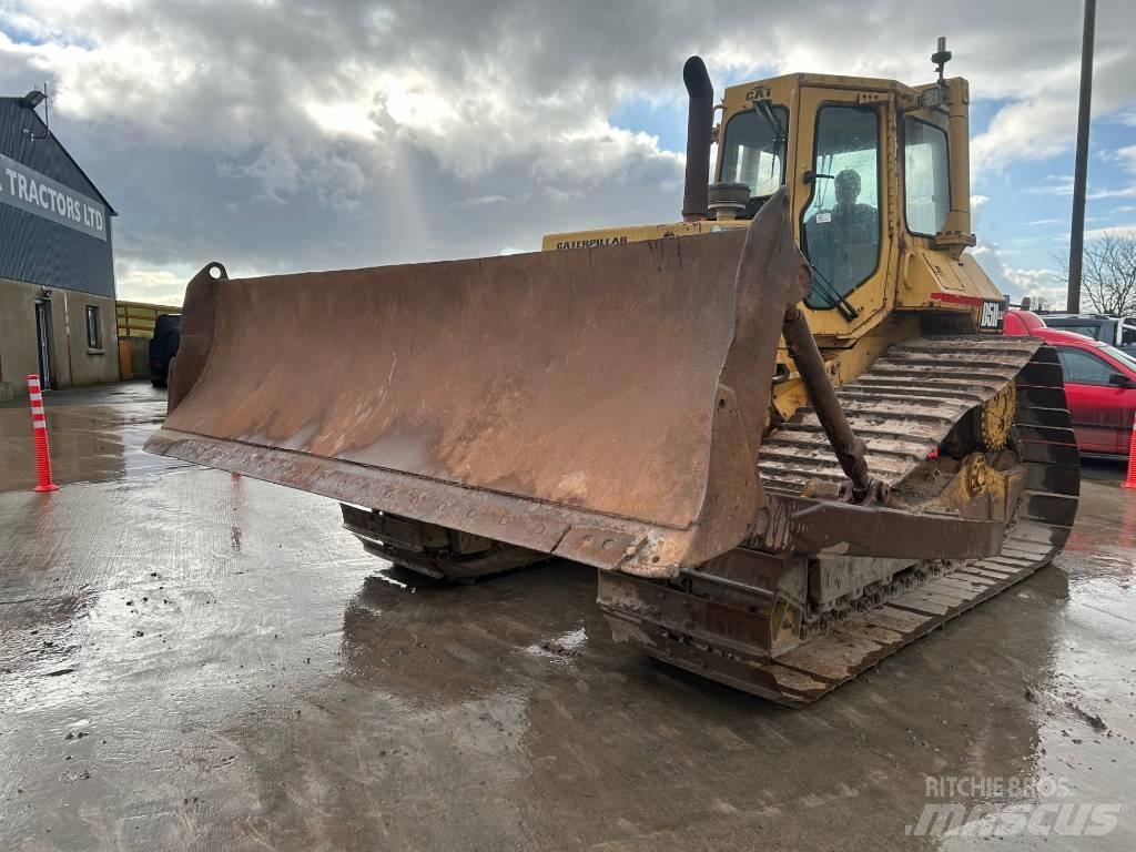 CAT D 5 H بلدوزرات مجنزرة