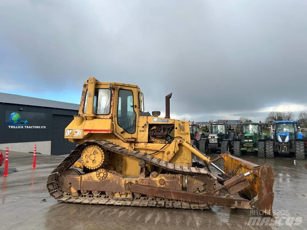 CAT D 5 H بلدوزرات مجنزرة
