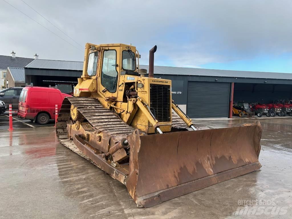 CAT D 5 H بلدوزرات مجنزرة