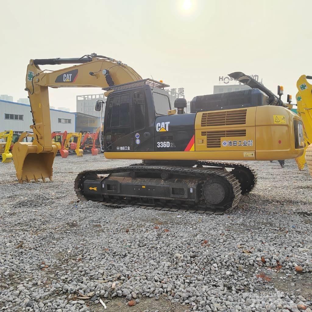 CAT 336 D2 حفارات زحافة