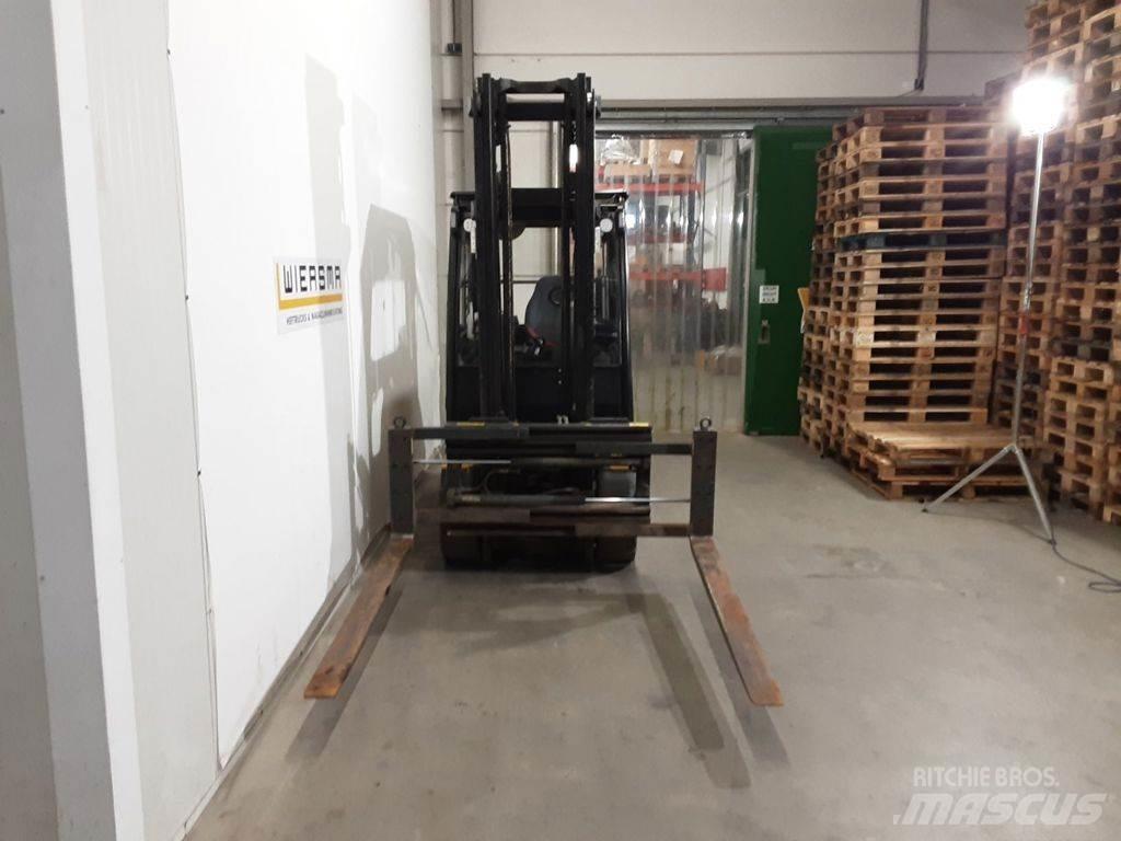 Yale ERP30VL V2745 شاحنات ذات رافعات شوكية تعمل بالكهرباء