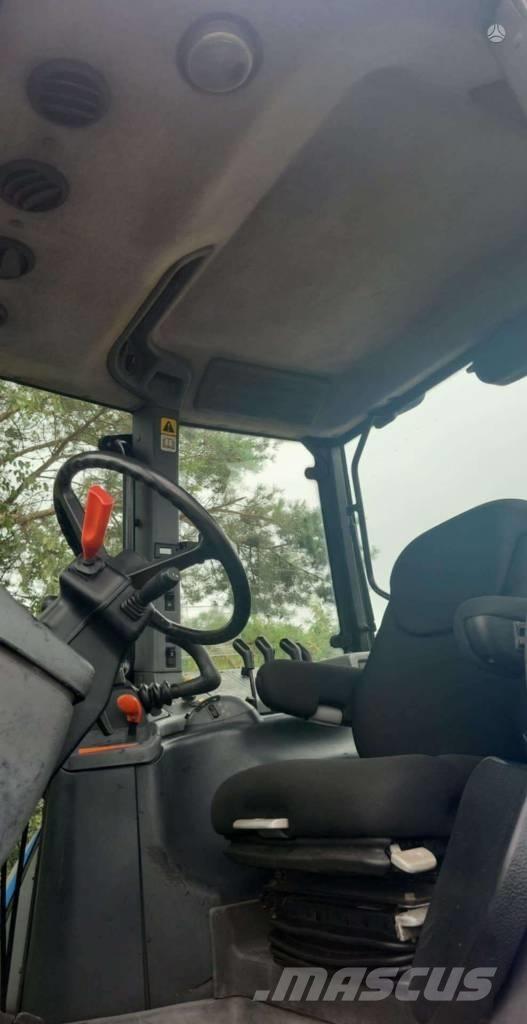 New Holland TM 150 الجرارات