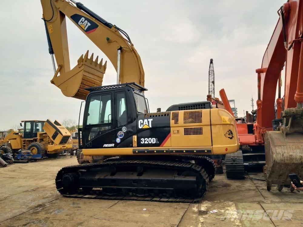 CAT 320D حفارات زحافة