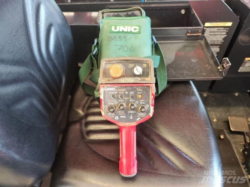 Unic URW 706 CDE رافعات مجنزرة