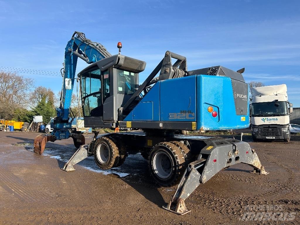 Fuchs MHL 320 T4F مناولات المخلفات / مناولات صناعية