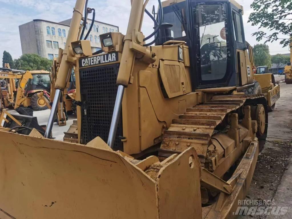 CAT D 7 G بلدوزرات مجنزرة