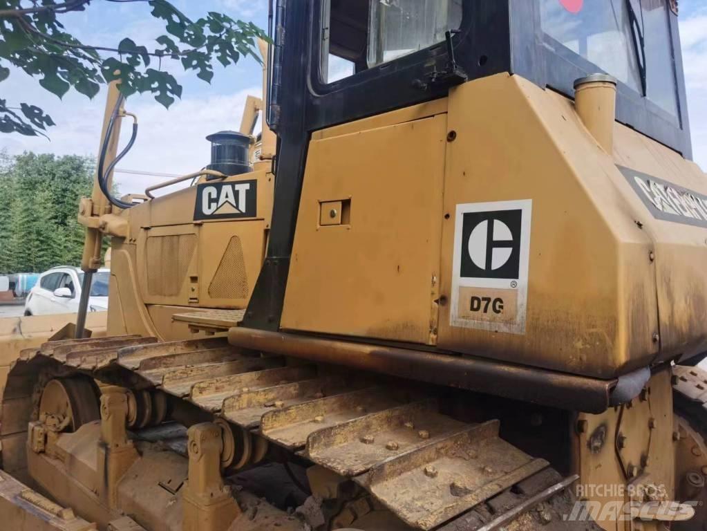 CAT D 7 G بلدوزرات مجنزرة