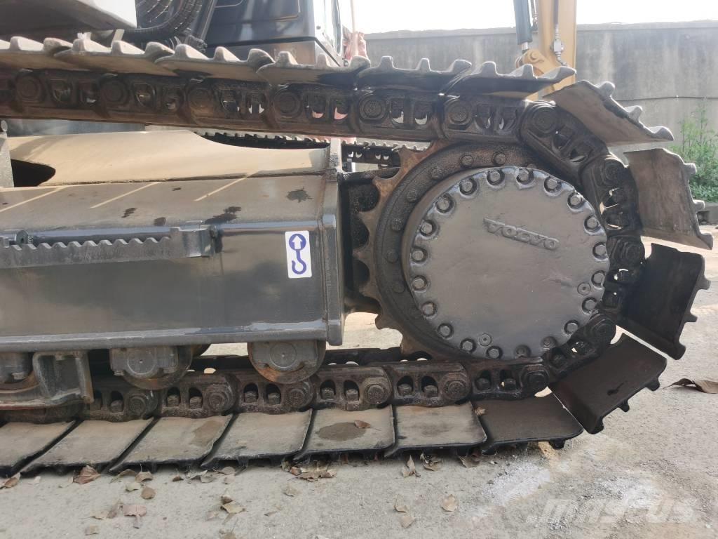 Volvo EC 250 D L حفارات زحافة