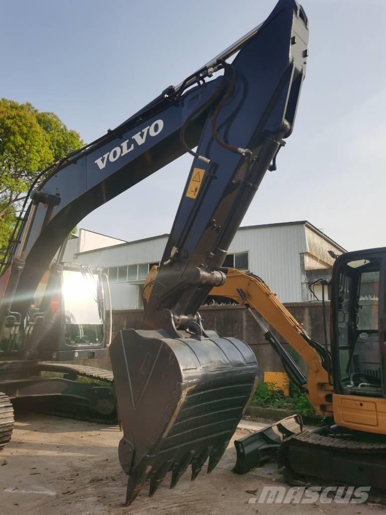 Volvo EC 250 D L حفارات زحافة