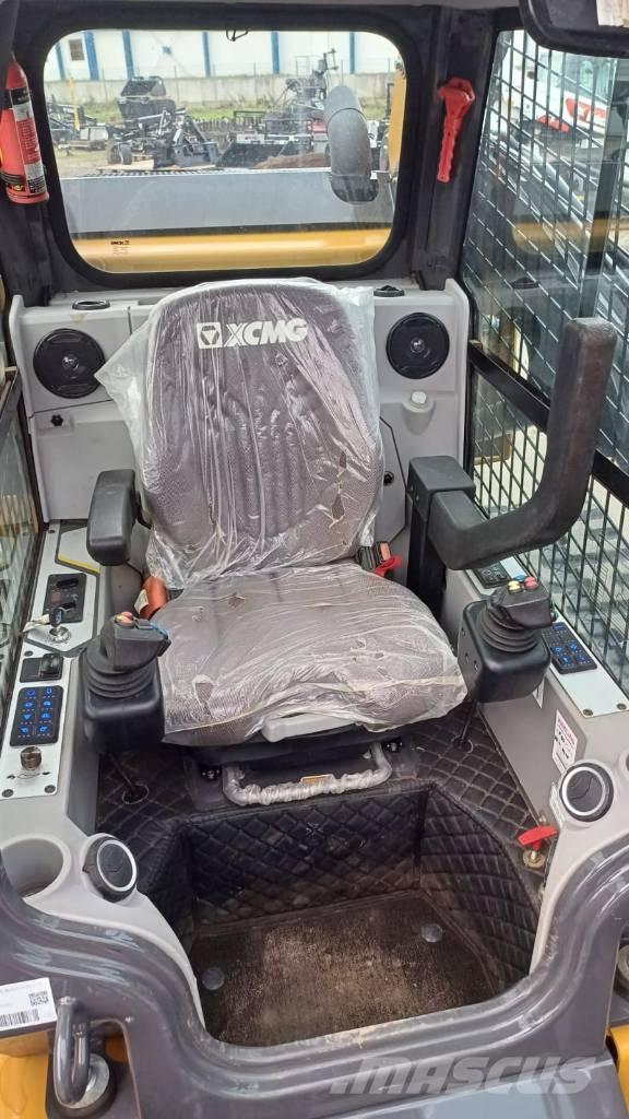 XCMG XC7-TV12 لوادر زحافة