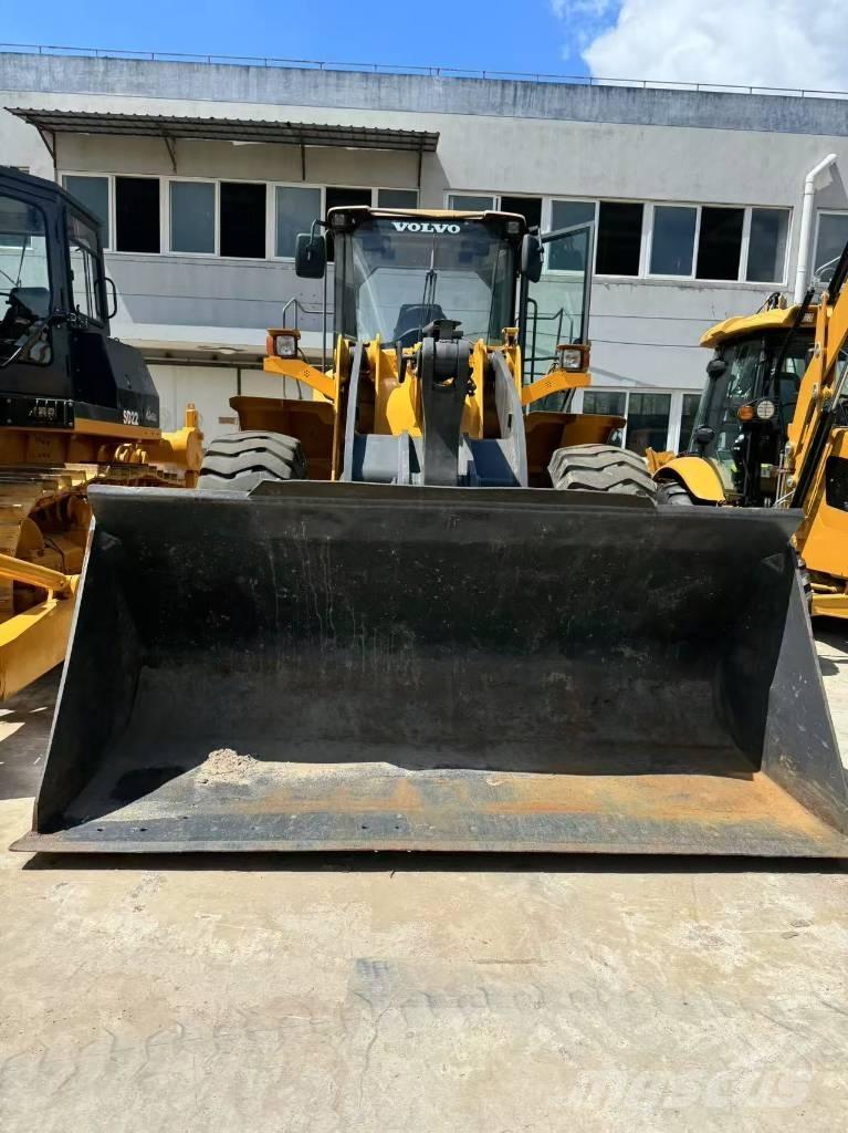 Volvo L 105 لوادر بعجل