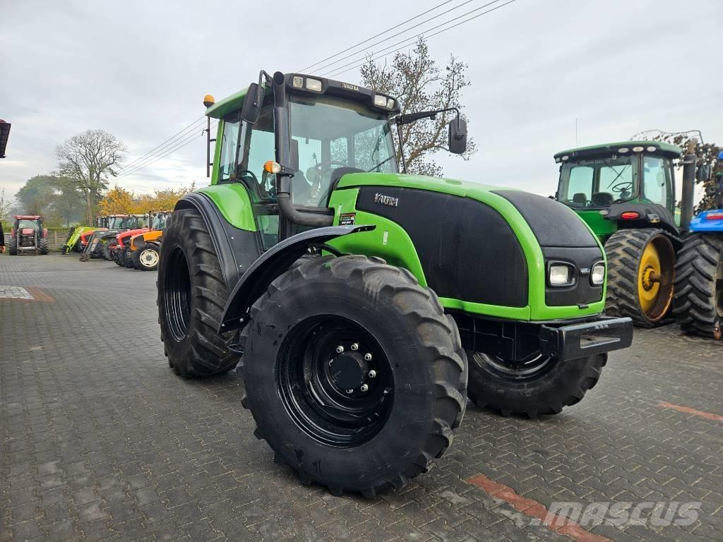 Valtra T 120 الجرارات