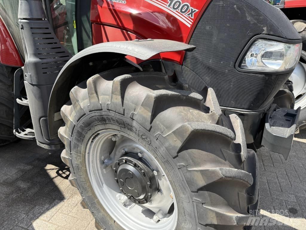 CASE Farmall 100X الجرارات