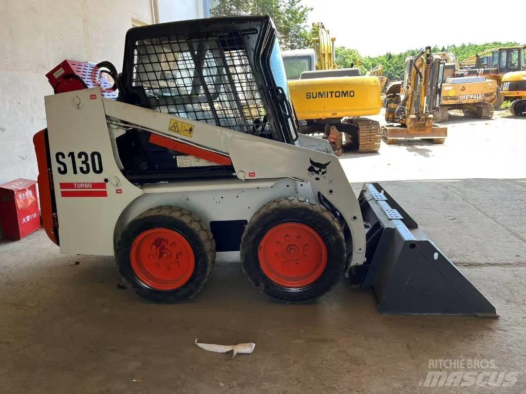 Bobcat S 130 لوادر انزلاقية التوجيه