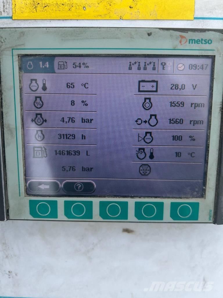 Metso LT 330 D جراشات