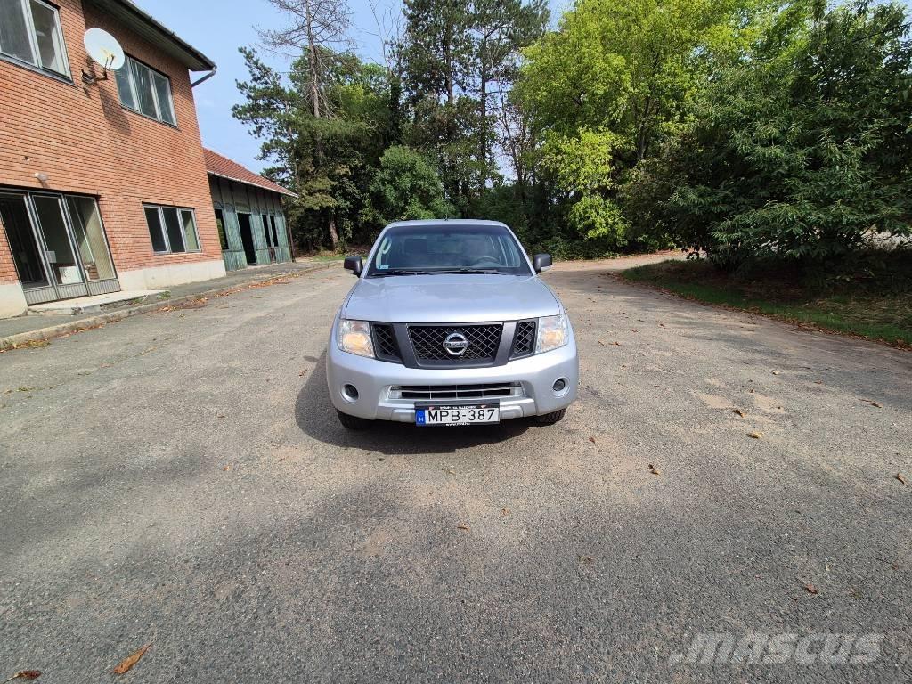 Nissan Navara شاحنات خفيفة/مفصلية الجوانب