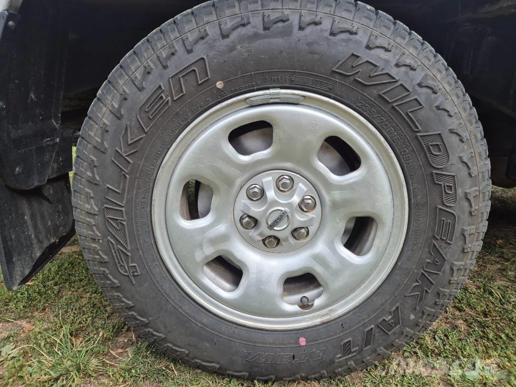 Nissan Navara شاحنات خفيفة/مفصلية الجوانب